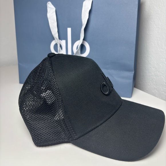 ALO Yoga Black Mesh Cap - Picture 2 of 5